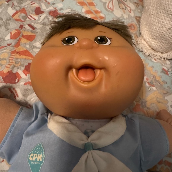 Adorable Cabbage Patch Doll - Picture 3 of 3